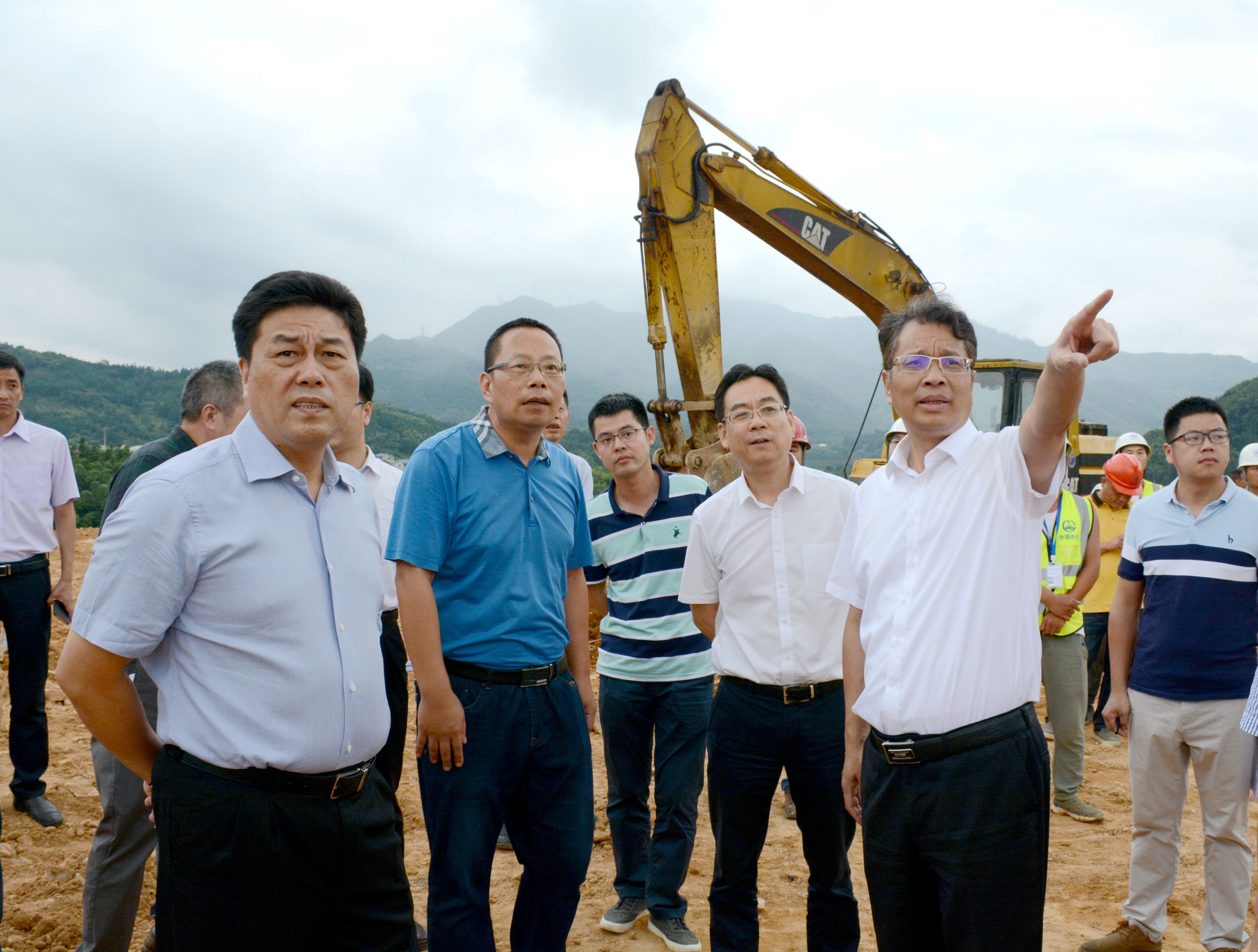 郭锡文调研衢宁铁路建设工作,看望慰问一线建设者