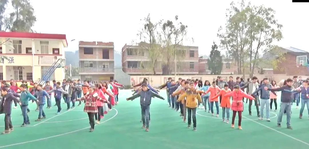 点赞！大梦君探访全区首家全寄宿制公办农村中学→