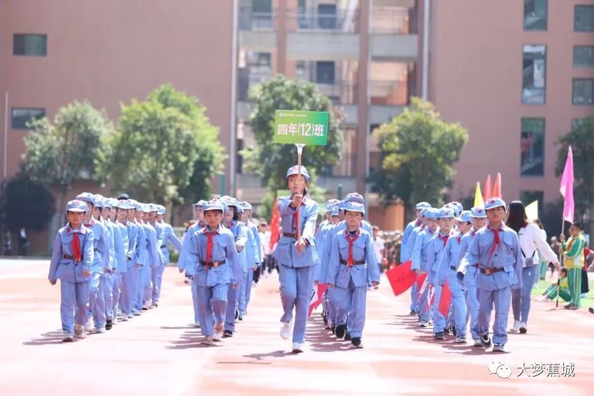 精彩瞬间燃爆！这是哪个学校的校运会呢?超级令人