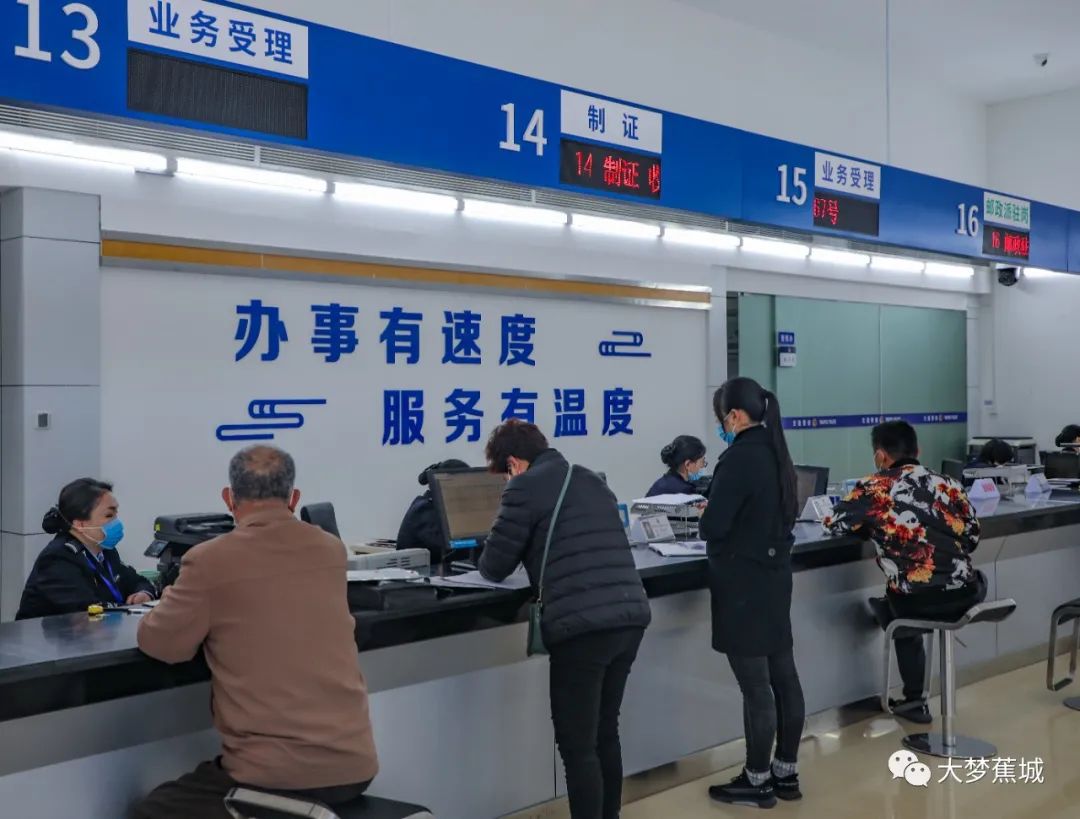 业务大厅工作人员告诉记者,宁德市公安局交警支队车管所以"限时办"为