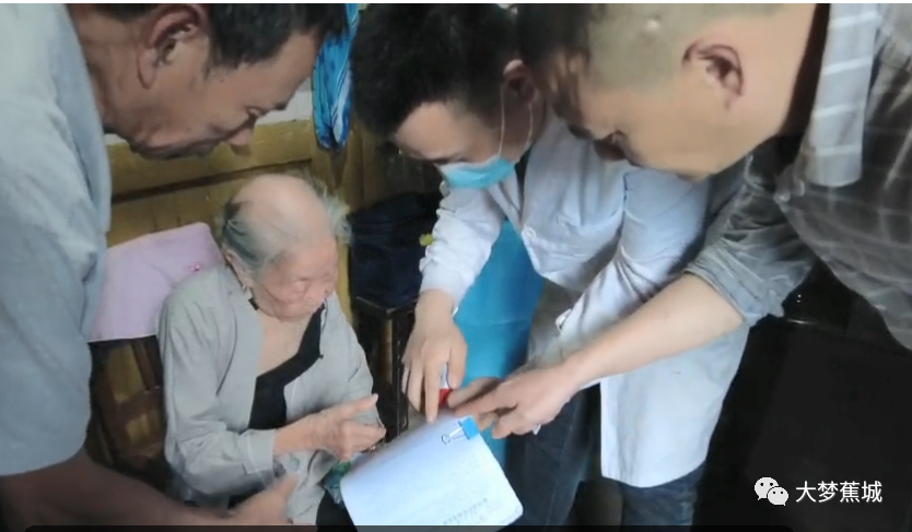 为疫苗接种“代言”！飞鸾105岁寿星姐妹一起“苗苗苗”！