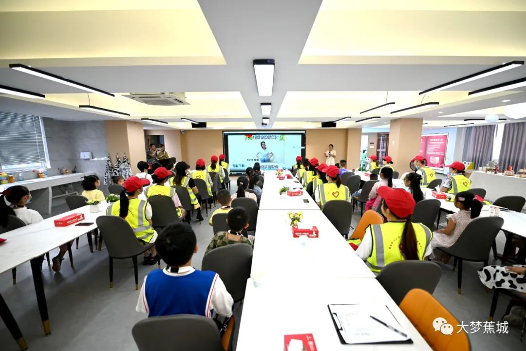 唱红歌、颂党恩、趣味团建……护童督导队亲子活动