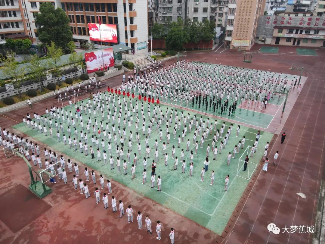 喜迎二十大 | 向国旗敬礼！他们用“最美姿势”