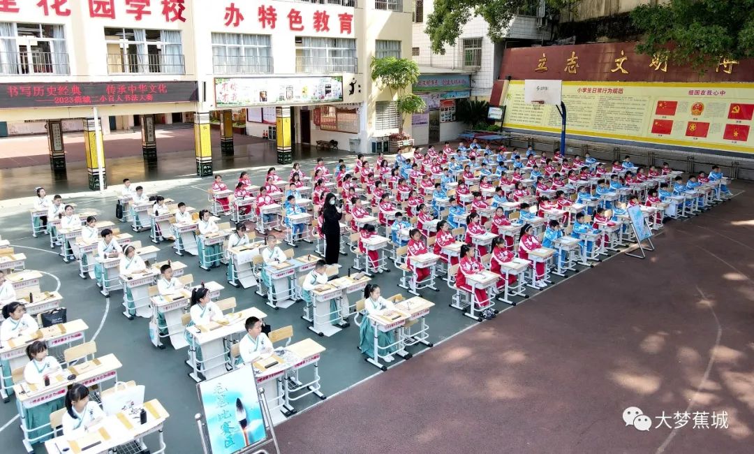 妙“笔”生花！快来围观这场百人汉字书写大比拼