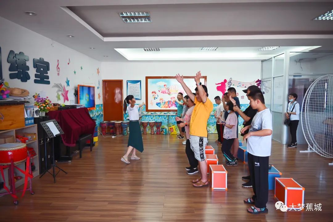 韦东艳：用音乐点亮“折翼天使”的生命之光