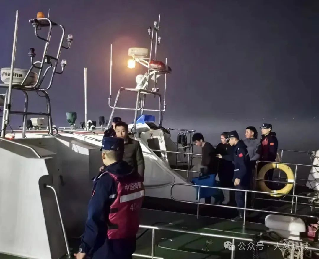 4名群众被困海上，宁德海警深夜紧急救援！