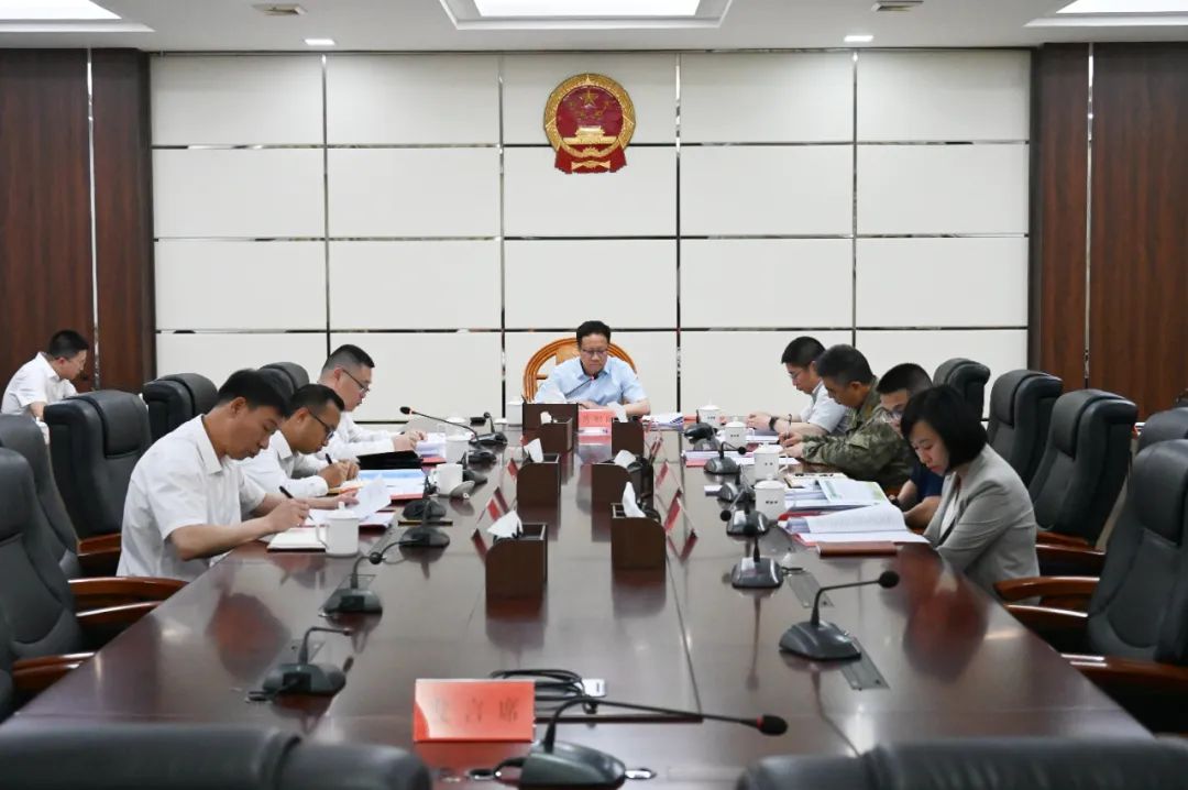区政府党组理论学习中心组召开学习会