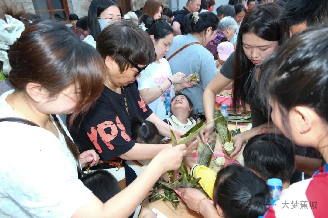 這個(gè)端午活動(dòng)不一般！包粽子、學(xué)非遺、送溫暖...