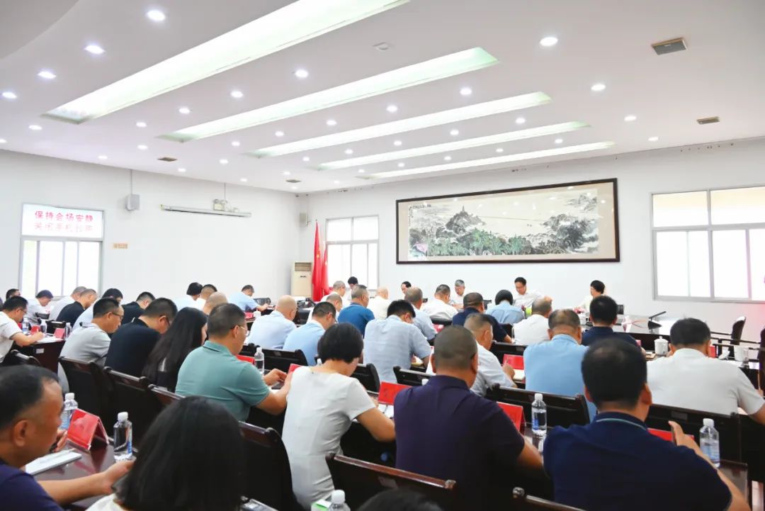 区委理论学习中心组学习会召开