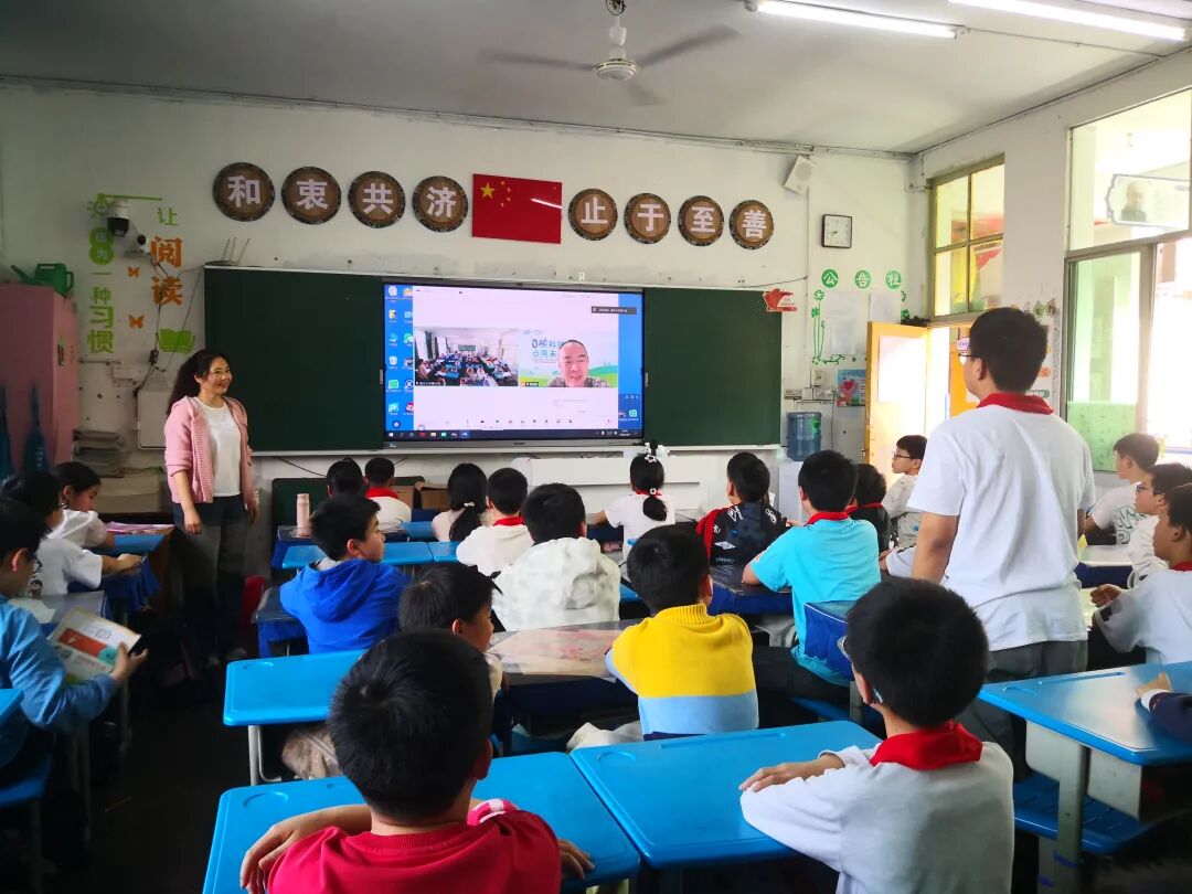 粉色气泡在山区教室升起！这堂课，照亮孩子们的科学梦→