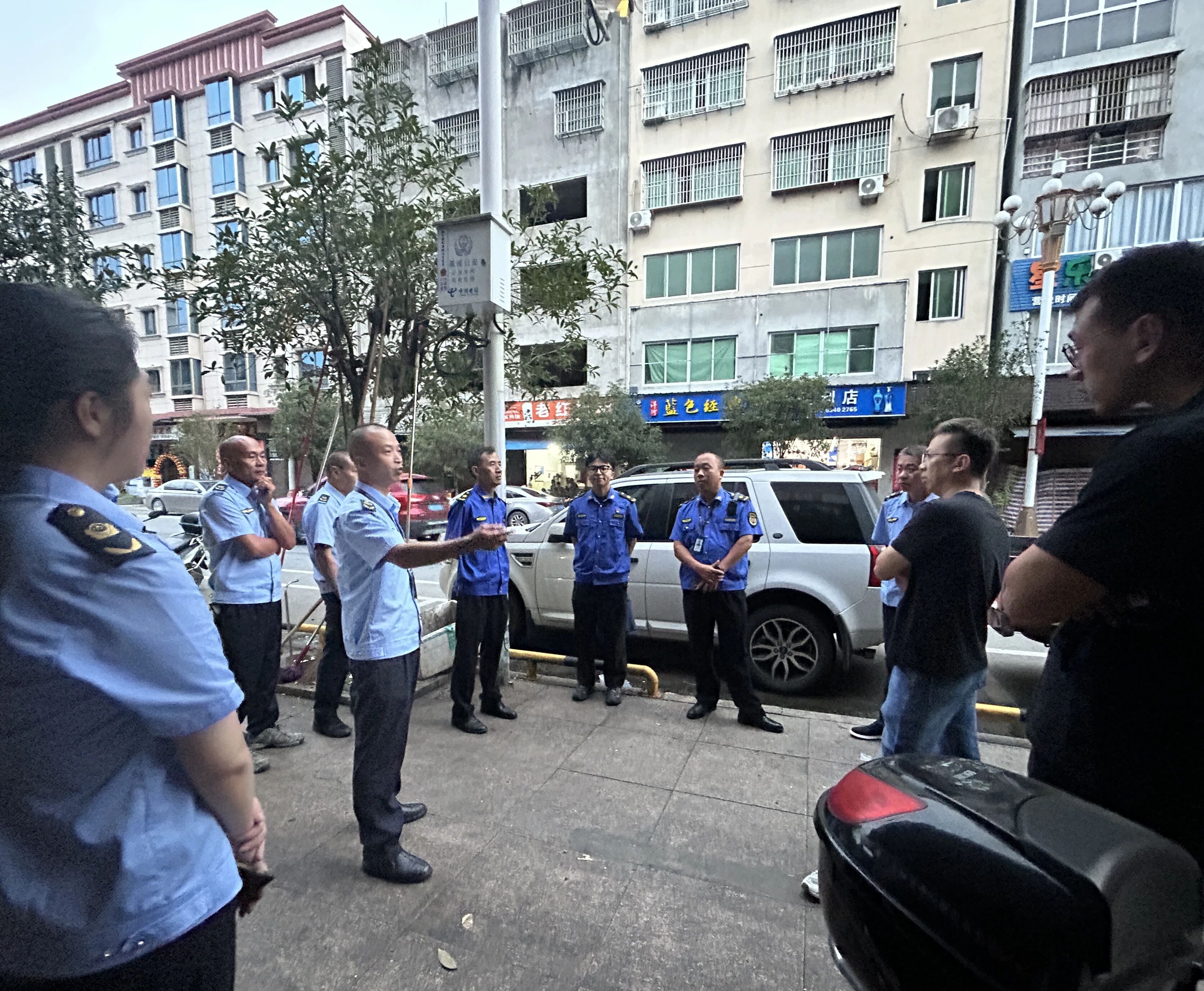 凌晨出击！多部门联合突查猪肉市场，责令3家经营户整改→
