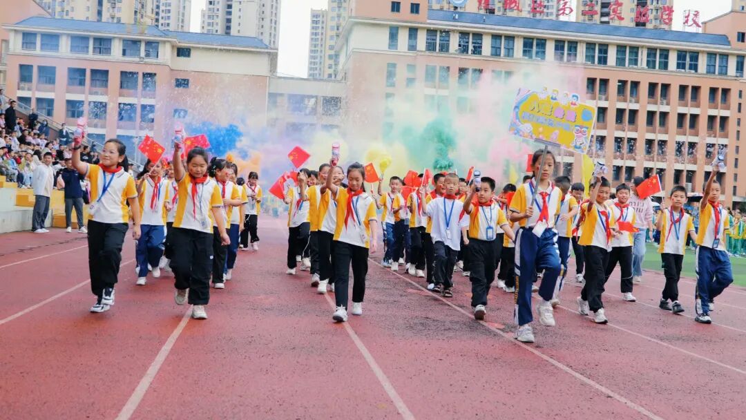 机器狗、无人机齐上阵！蕉城这所学校运动会开幕→