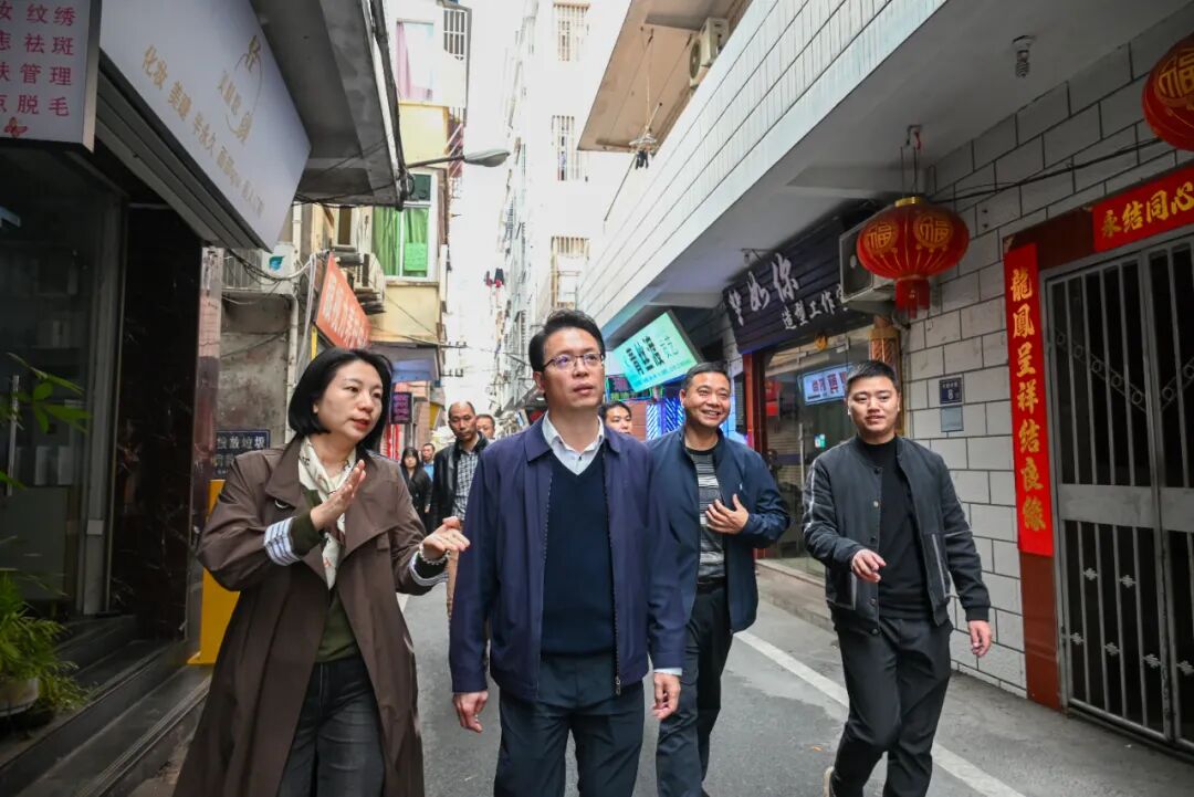 区领导以“四不两直”方式开展创城督导工作