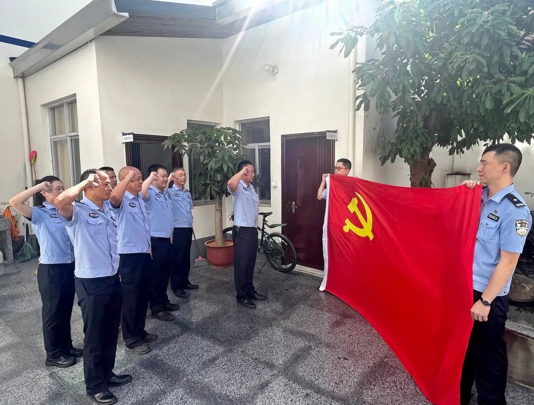 溪畔警徽映平安！七都派出所的2025年→