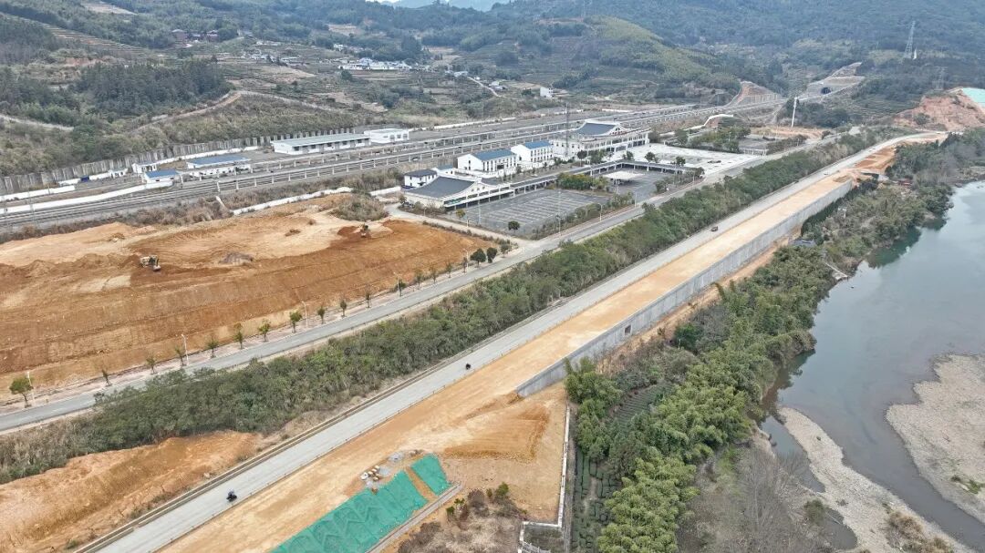 八都⇋支提山站公路工程全力攻坚！现场画面来了→