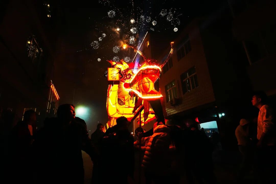 蕉城百米碗板龙 “腾飞”，解锁最炫非遗年俗→