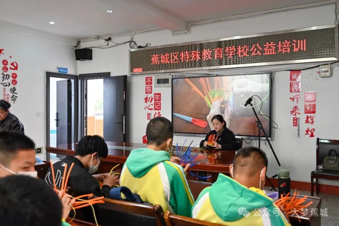指尖绕藤，耳畔有歌！走进蕉城特教学校的“星星孩子”关爱现场→