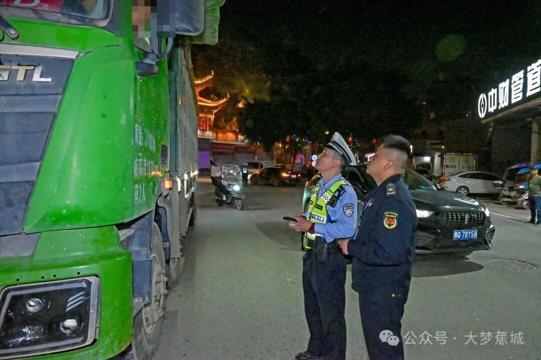 夜间突击，还路于民！漳湾镇开展专项整治行动