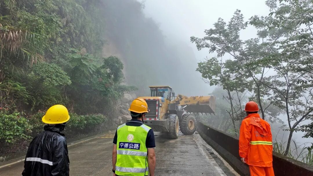 争分夺秒！蕉城全力抢通临时中断道路