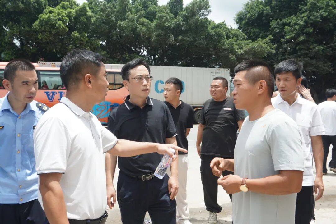 周末 “不打烊”！八都拧紧安全生产 “阀”→